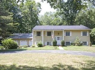 23 Kensington Dr, Hopewell Junction, NY 12533