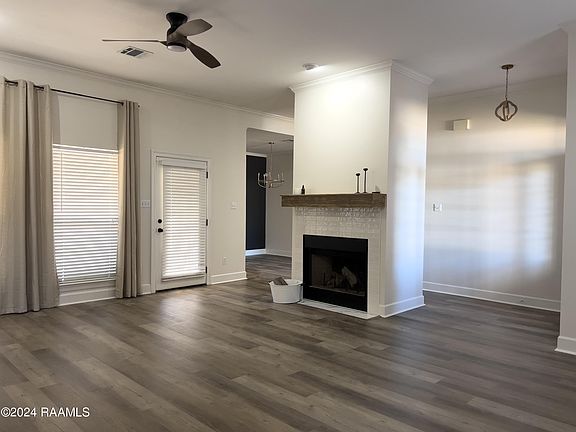 3rd image of 303 Sugar Trace Dr