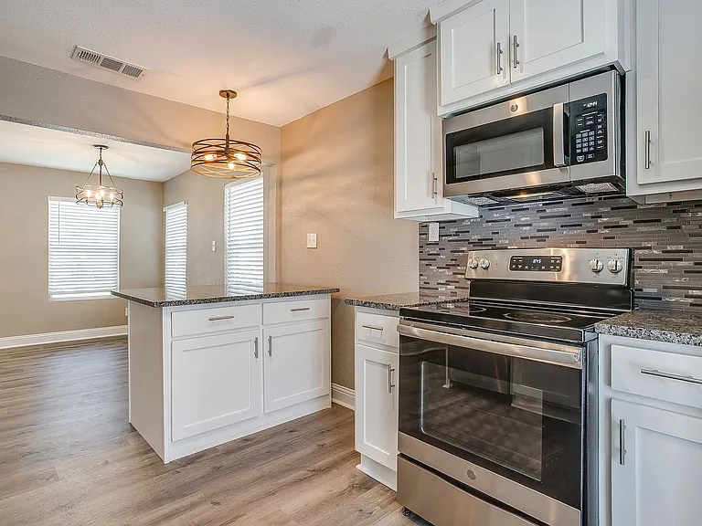 3221 McCart Ave — Photo 10