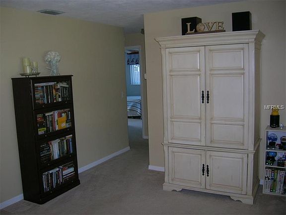 3rd image of 1569 Bellrose Dr E