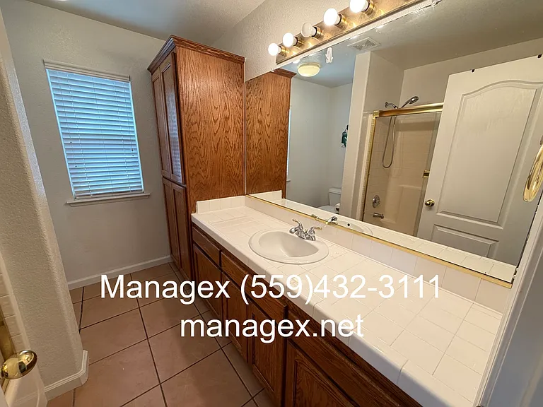 2833 E Cromwell Ave — Photo 15