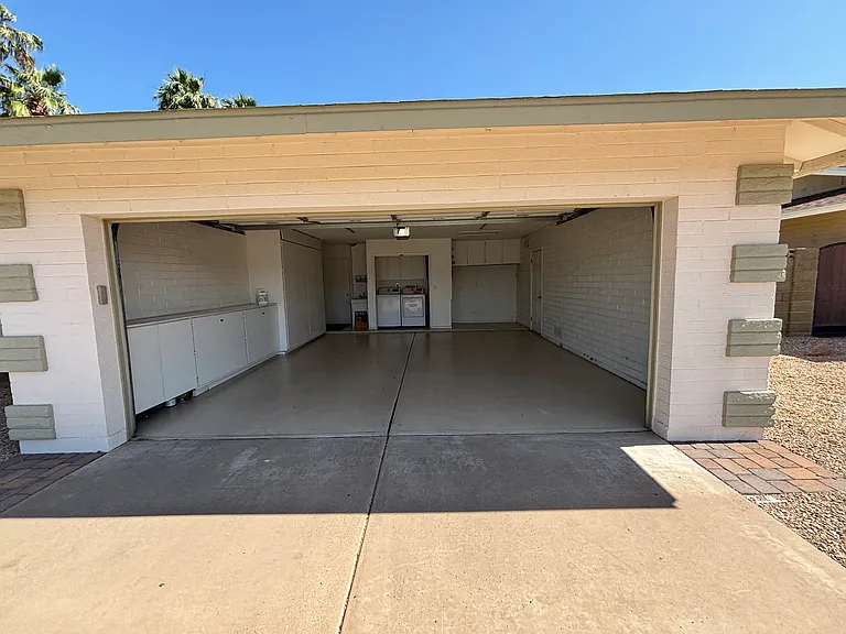 2741 E Cannon Dr — Photo 11