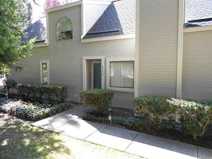 Townhome entryway