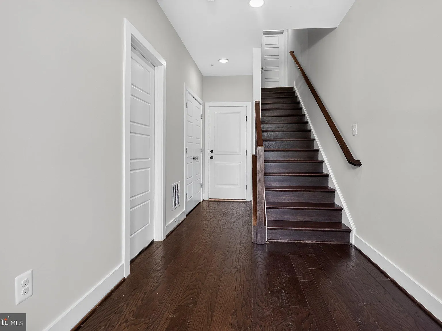 4 bed, 3.5 bath, 2072 sqft, $4,195 — Photo 4
