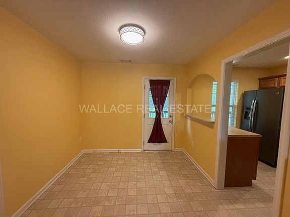 4th image of 710 Chamberlain Manor Way