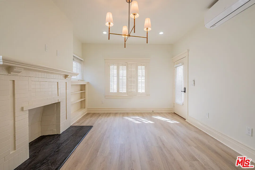 2 bed, 2.0 bath, 990 sqft, $4,125 — Photo 4