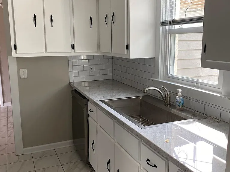 701 W Walnut St — Photo 7