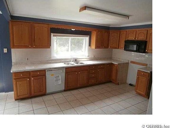 5th image of 117 Knapp Ave