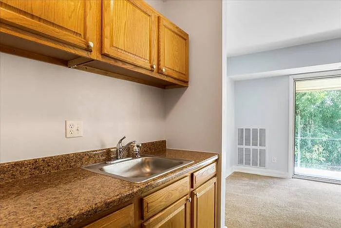 2 bed, 1.0 bath, $1,450 — Photo 3