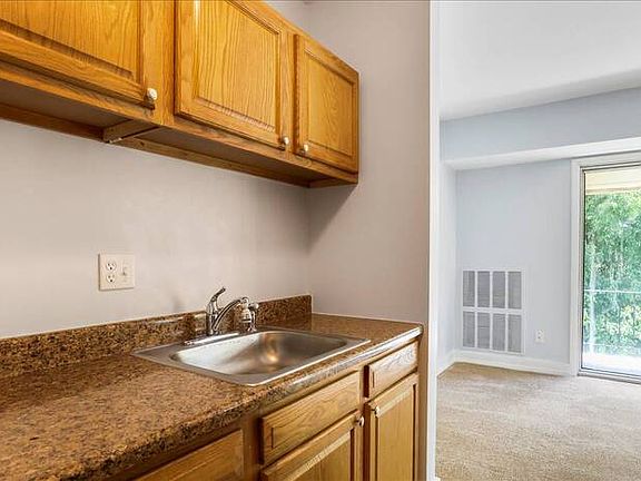 3rd image of 620 6th Ave #T3