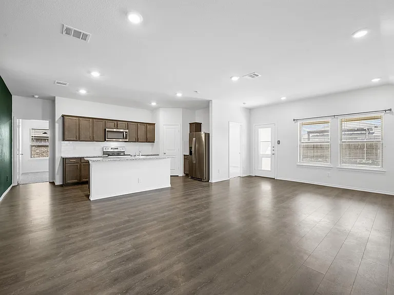508 Windrow Dr — Photo 3