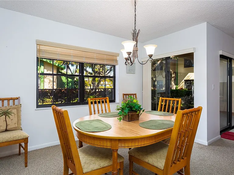 910 E Causeway Blvd #B5 — Photo 7