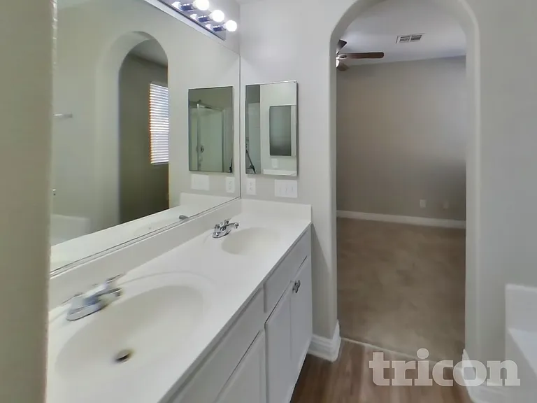 9827 Spinnaker Creek Ave — Photo 7