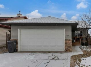 230 W Aspen Creek Cres, Strathmore, AB T1P 1X8