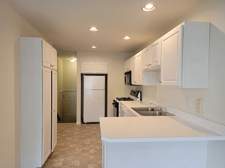 6470 Lincoln Ct — Photo 5