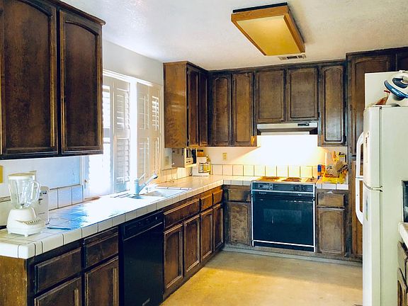 5th image of 4644 Dennick Ct