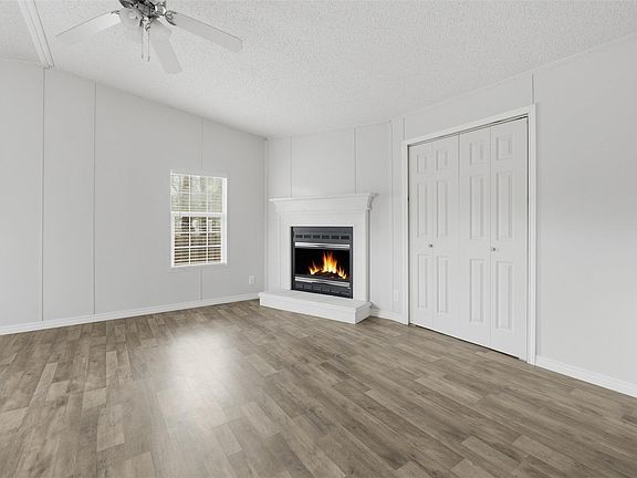 4th image of 210 Nassau Ln