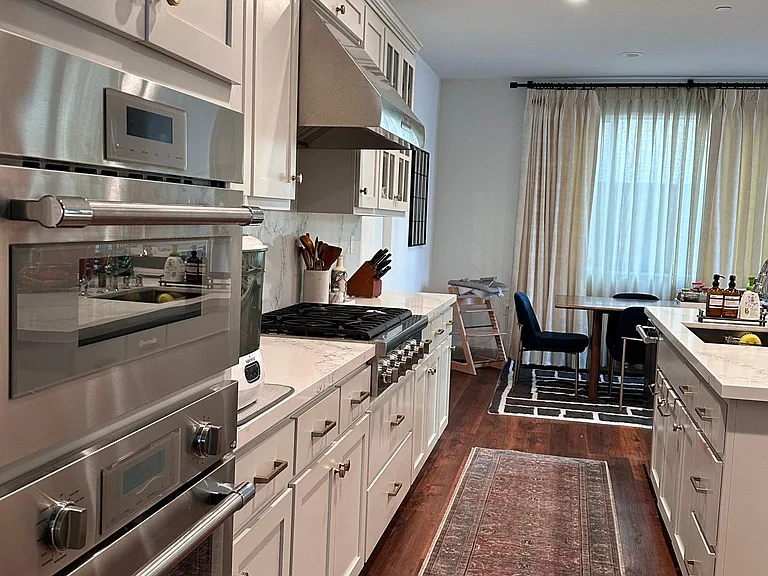 Kitchen (1st floor)