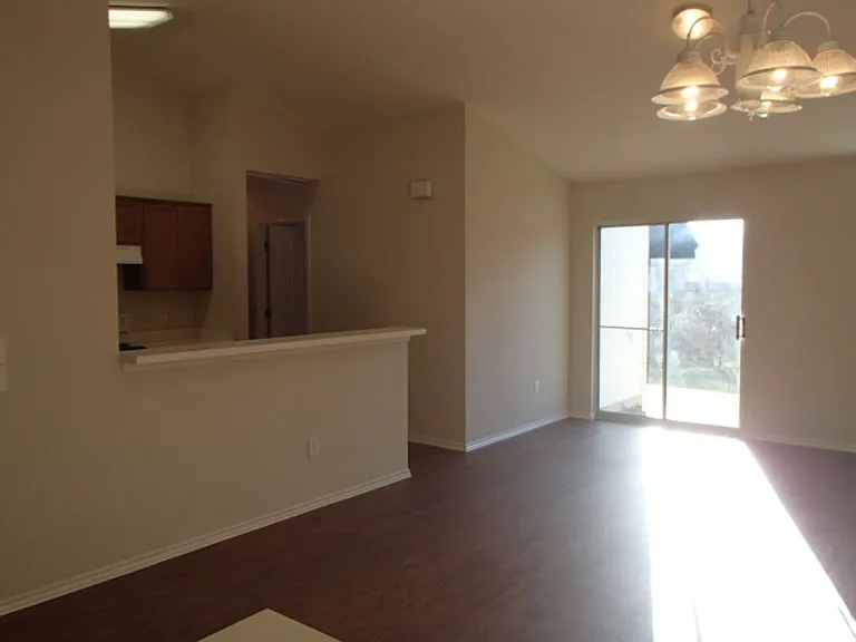 1010 Kajon Cv — Photo 2