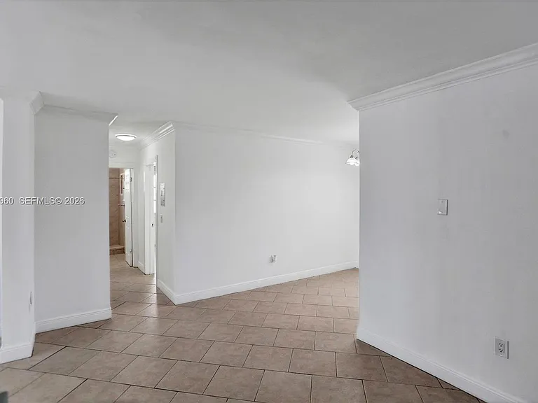 713 Collins Ave #42 — Photo 7