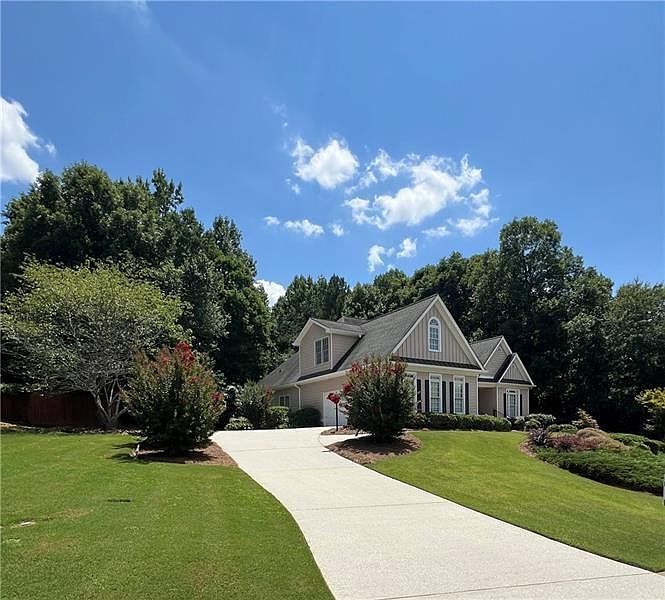1st image of 594 Richmond Pl