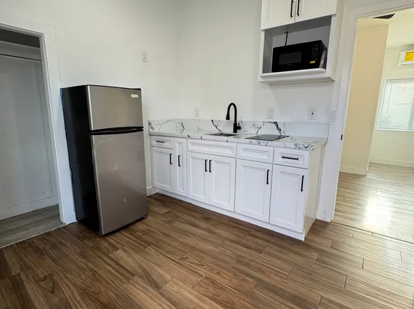 2033 E Washington Ave #B, Escondido, CA 92027
