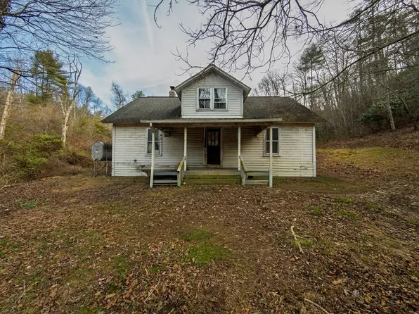 533 Orange Dr, Hillsville, VA 24343