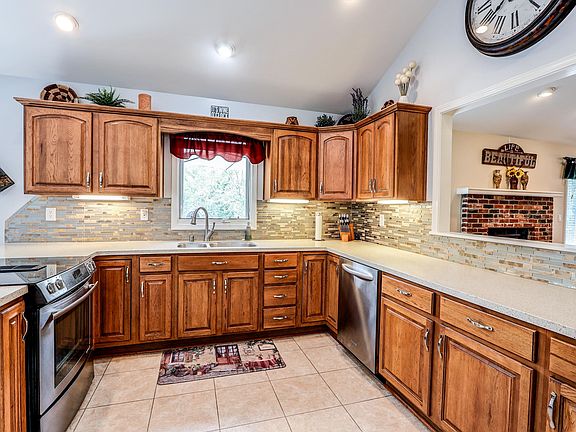 4th image of 2426 Eastwood Cir