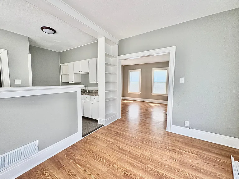 1034 Huey St — Photo 4