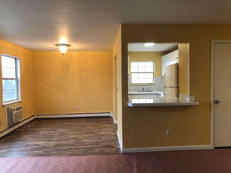 1st image of 22 Lexington Hl Unit 3