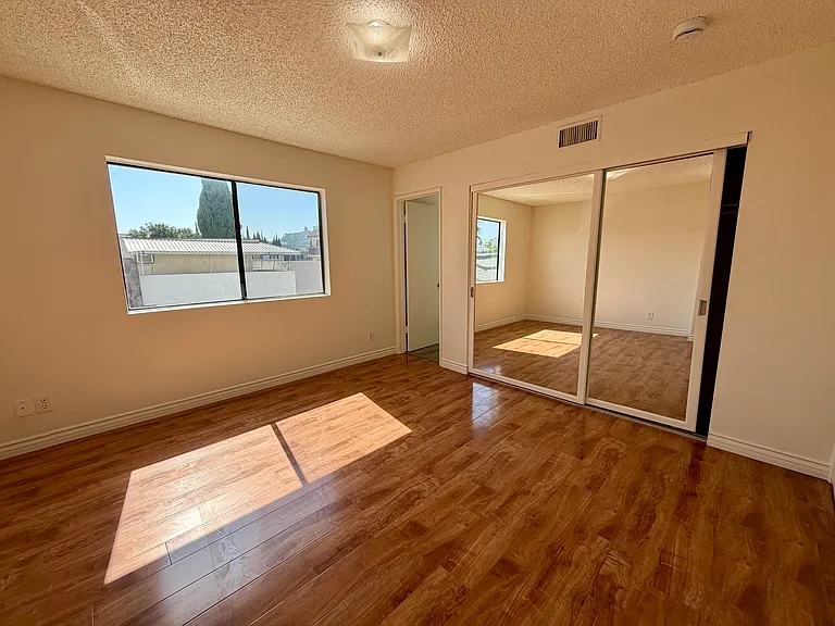 814 E Windsor Rd #104 — Photo 11