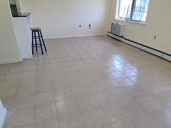 2nd image of 842 Fairmount Pl #2