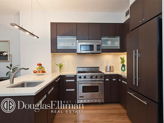 3rd image of 454 W 54th St APT 4P