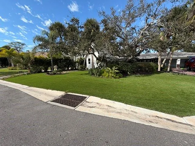 605 Lotus Ln — Photo 2