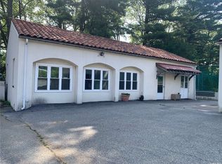 158 Horseshoe Rd, Mill Neck, NY 11765