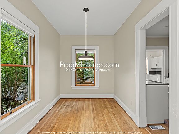 4th image of 2233 SE Taylor St