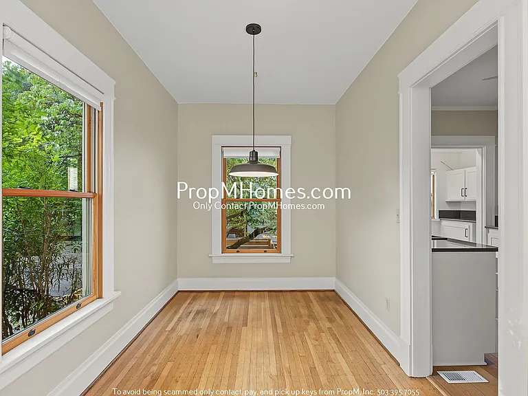 2233 SE Taylor St — Photo 4