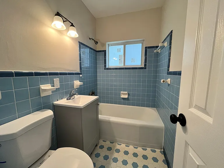 1701 NE 1st Ter — Photo 12
