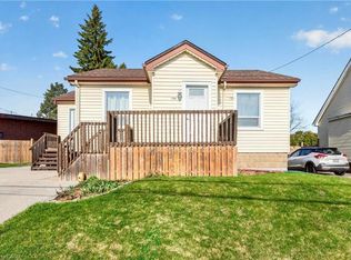 944 Garth St, Hamilton, ON L9C4L2