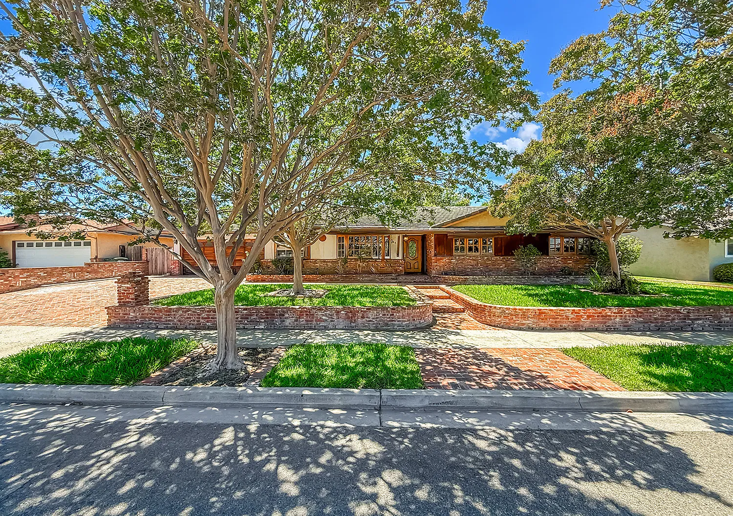 4 bed, 2046 sqft, $4,400 — Photo 1