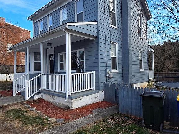 2nd image of 910 Smith Dr
