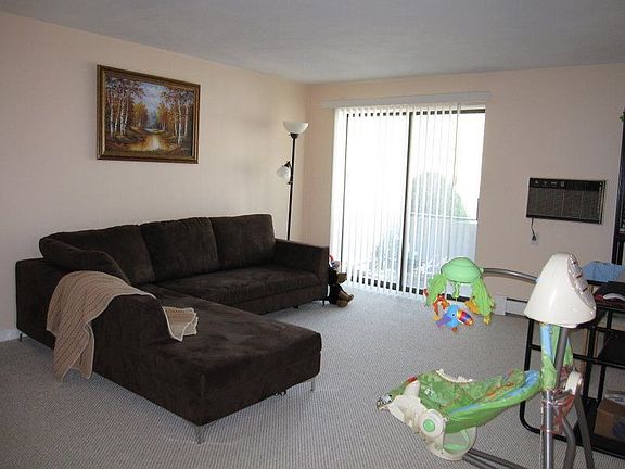 4th image of 900 Governors Dr APT 14
