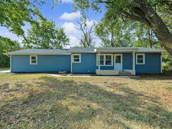 1639 Comanche Rd, McPherson, KS 67460