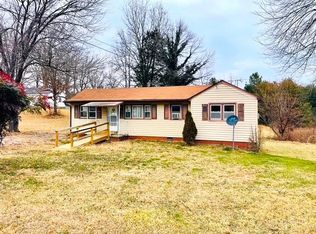 118 E Spencer Rd, Hurt, VA 24563