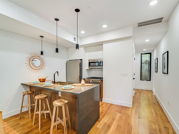 2nd image of 827 Pavonia Ave #2A