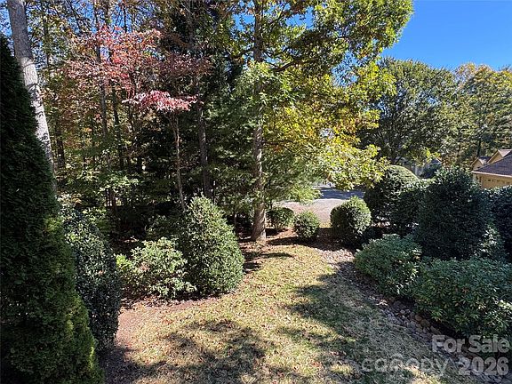 5th image of 894 Dunroy Dr