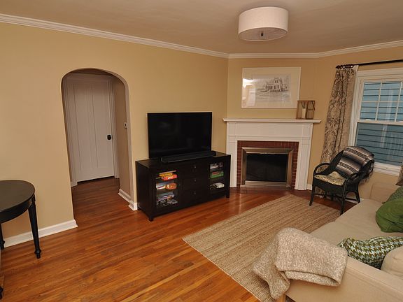 3rd image of 6622 Elm St