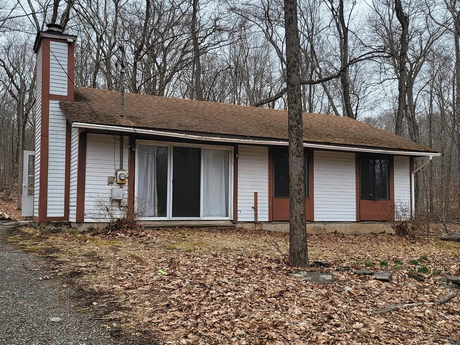 3 bed, 1.0 bath, 912 sqft, $2,000 — Photo 1