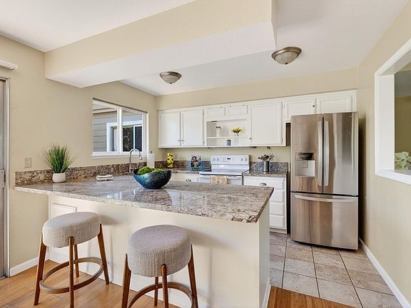 2nd image of 2221 Knolls Drive