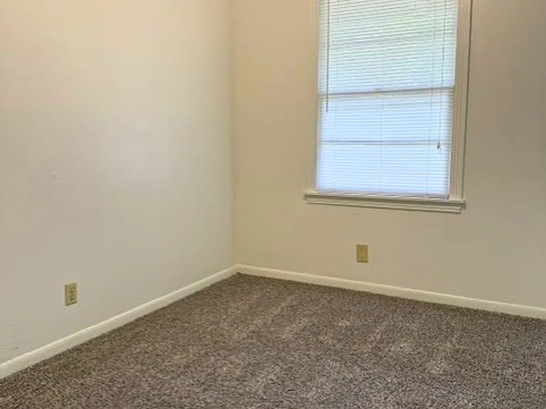 1704 Smith Dr — Photo 10